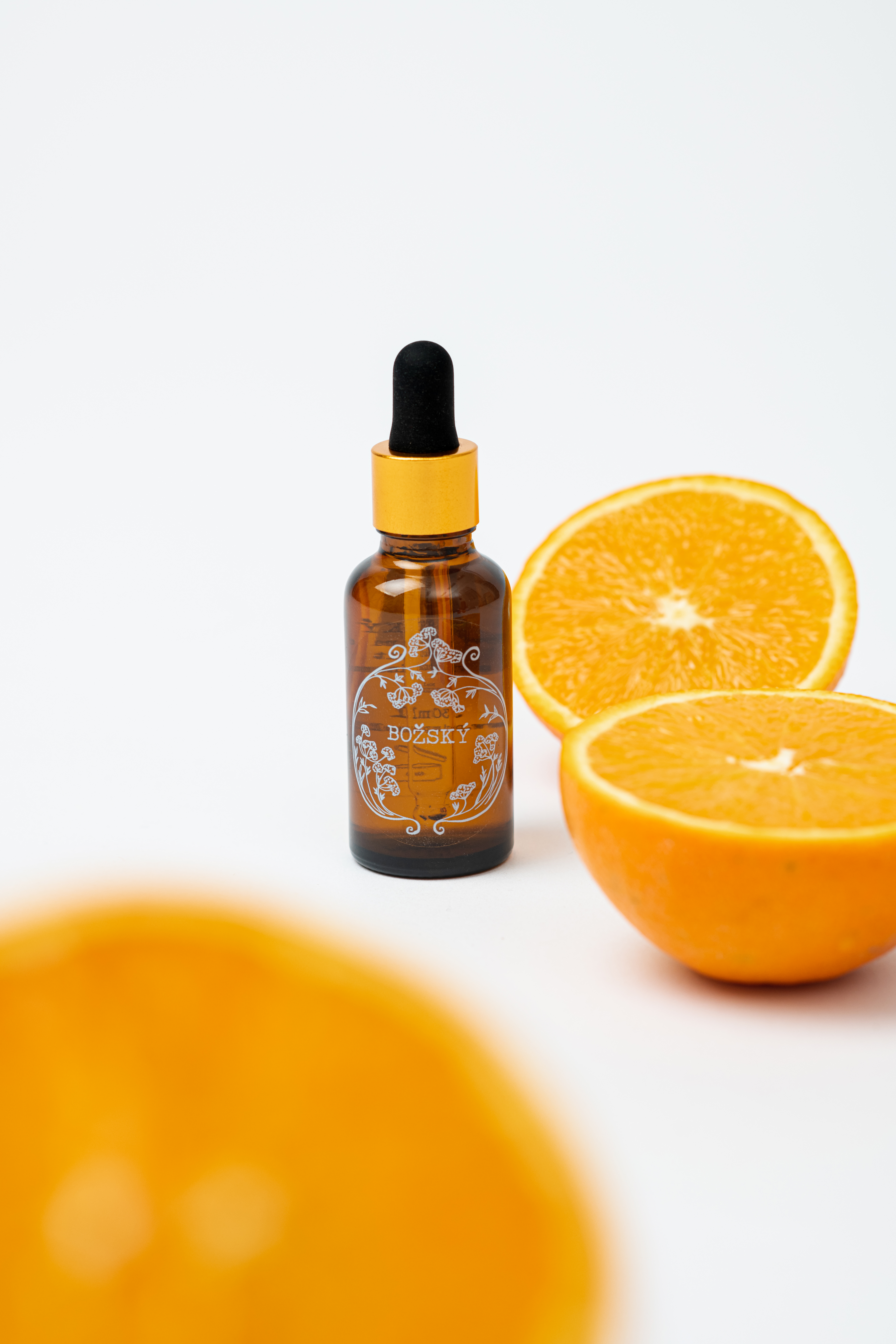 Božský pleťový olej s vitamínem C a jojobovým olejem.